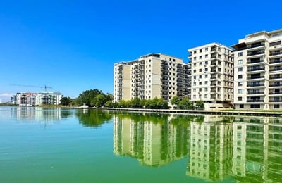 Аренда светлой 3-комнатной квартиры, 100 м², вид на озеро, Mamaia, Констанца, Румыния